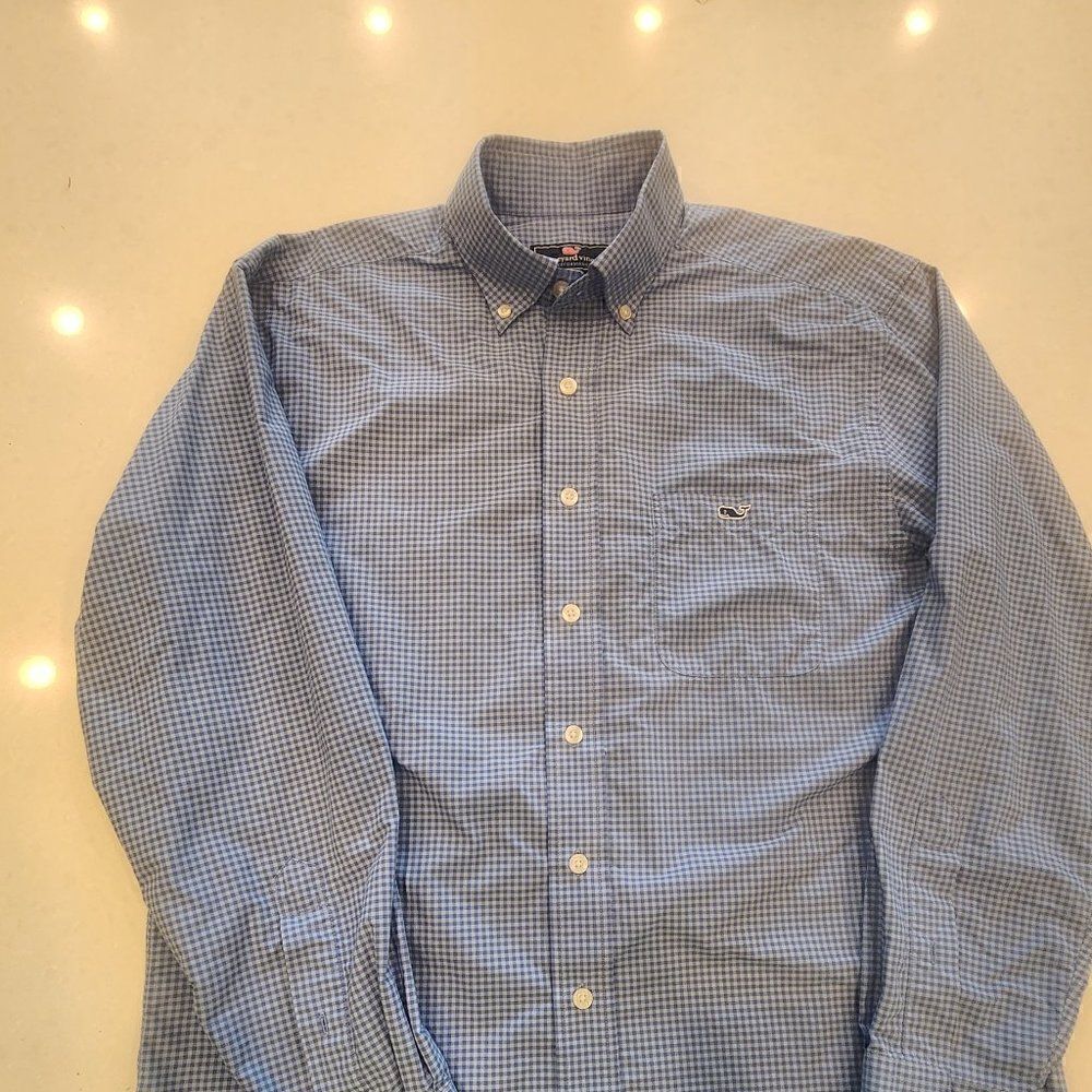 Vineyard Vines Performance mens button down shirt. Size M